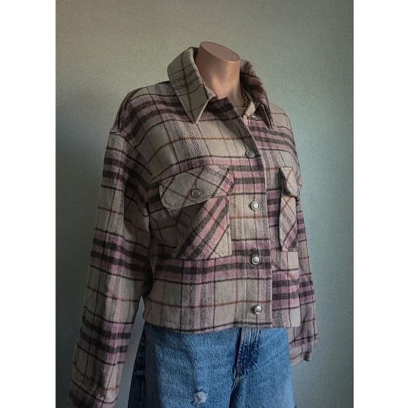 🚨ON SALE// Plaid crop Jacket - Picture 3 of 4